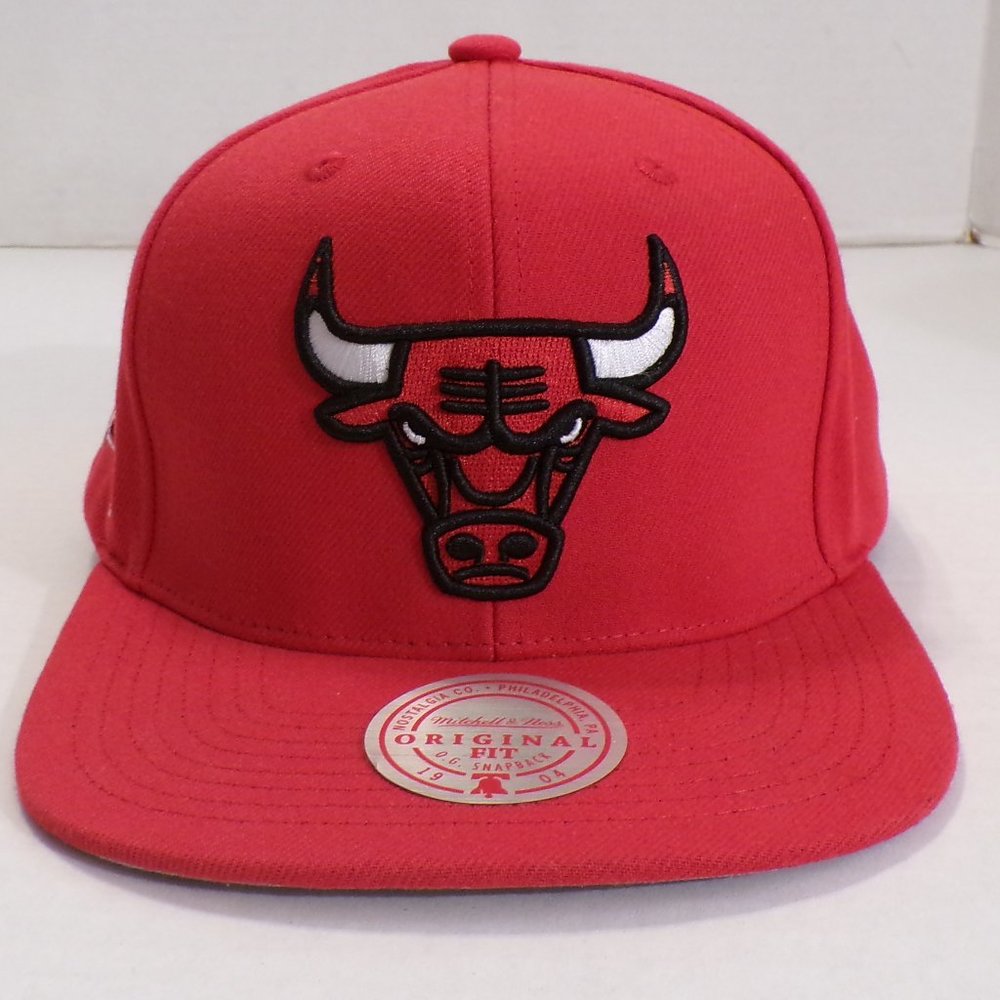 CHICAGO BULLS MITCHELL & NESS (  NBA )  RED ADJUSTABLE SNAPBACK CAP HAT